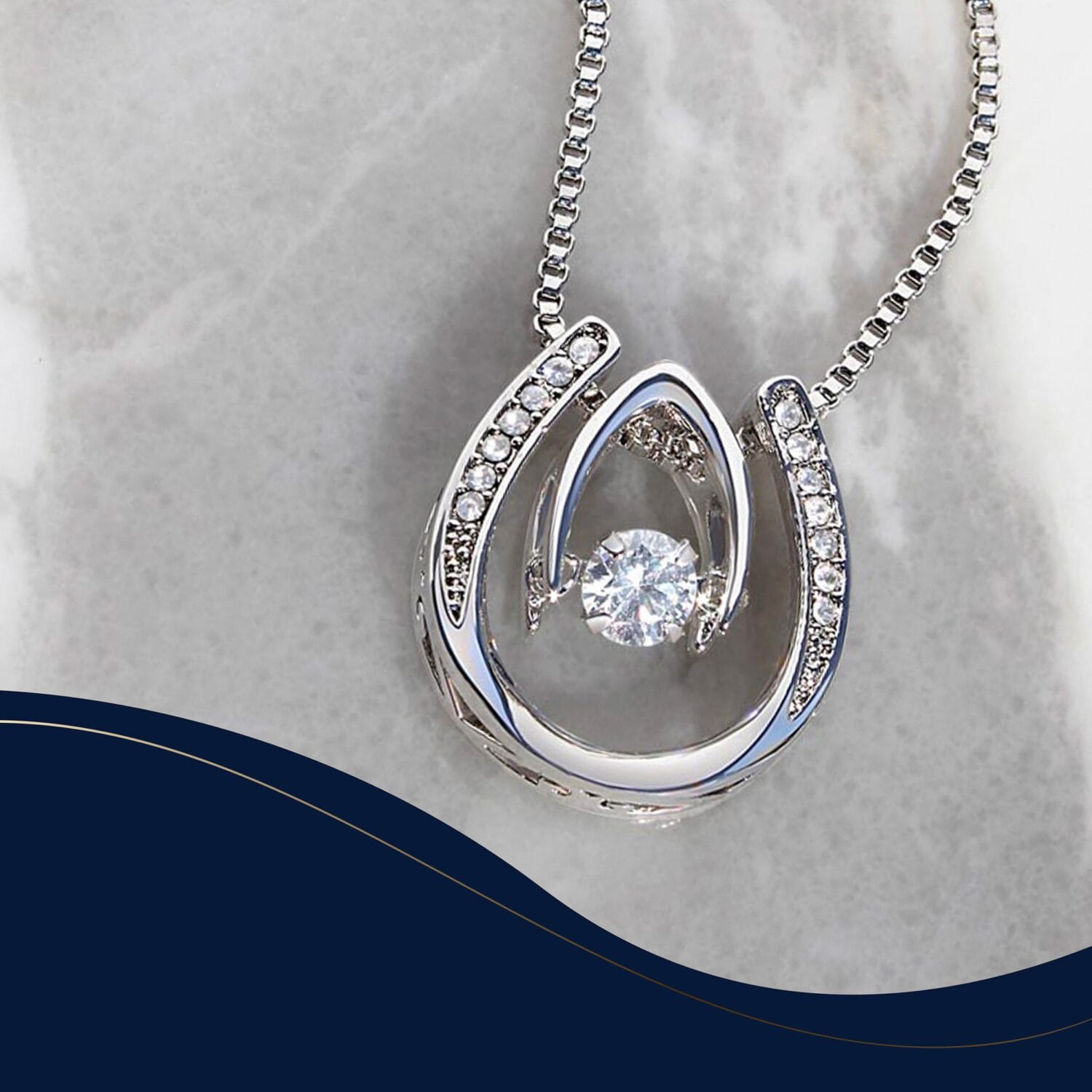 Lucky in Love Necklace Elegant Gift - JEMINES
